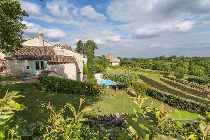 Location de vacances pour 6 personnes, avec Jardin ainsi que Piscine et Vue à Saint-Antoine-de-Breuilh