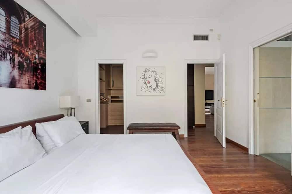 Entire apartment, Apartment in Milan with 4 bedrooms sleeps 12 in Milan, Milan Province