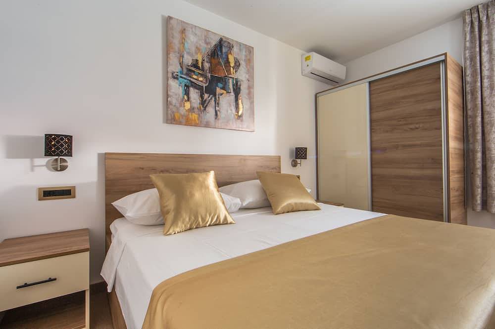 Ganze Wohnung, Modern apartment first row to the sea in Stobrec, Split-Dalmatien