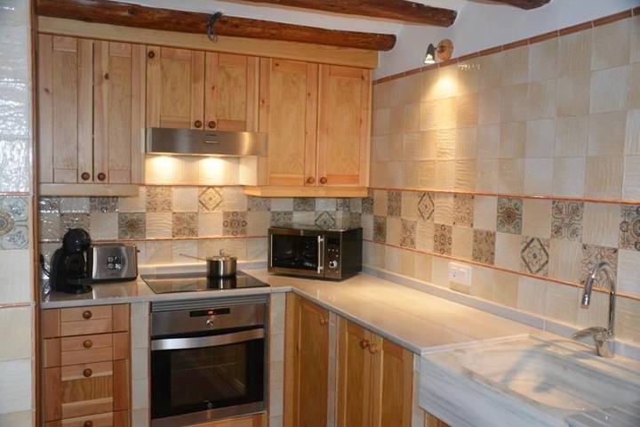 Maison de vacances pour 6 personnes, avec terrasse ainsi que vue et piscine