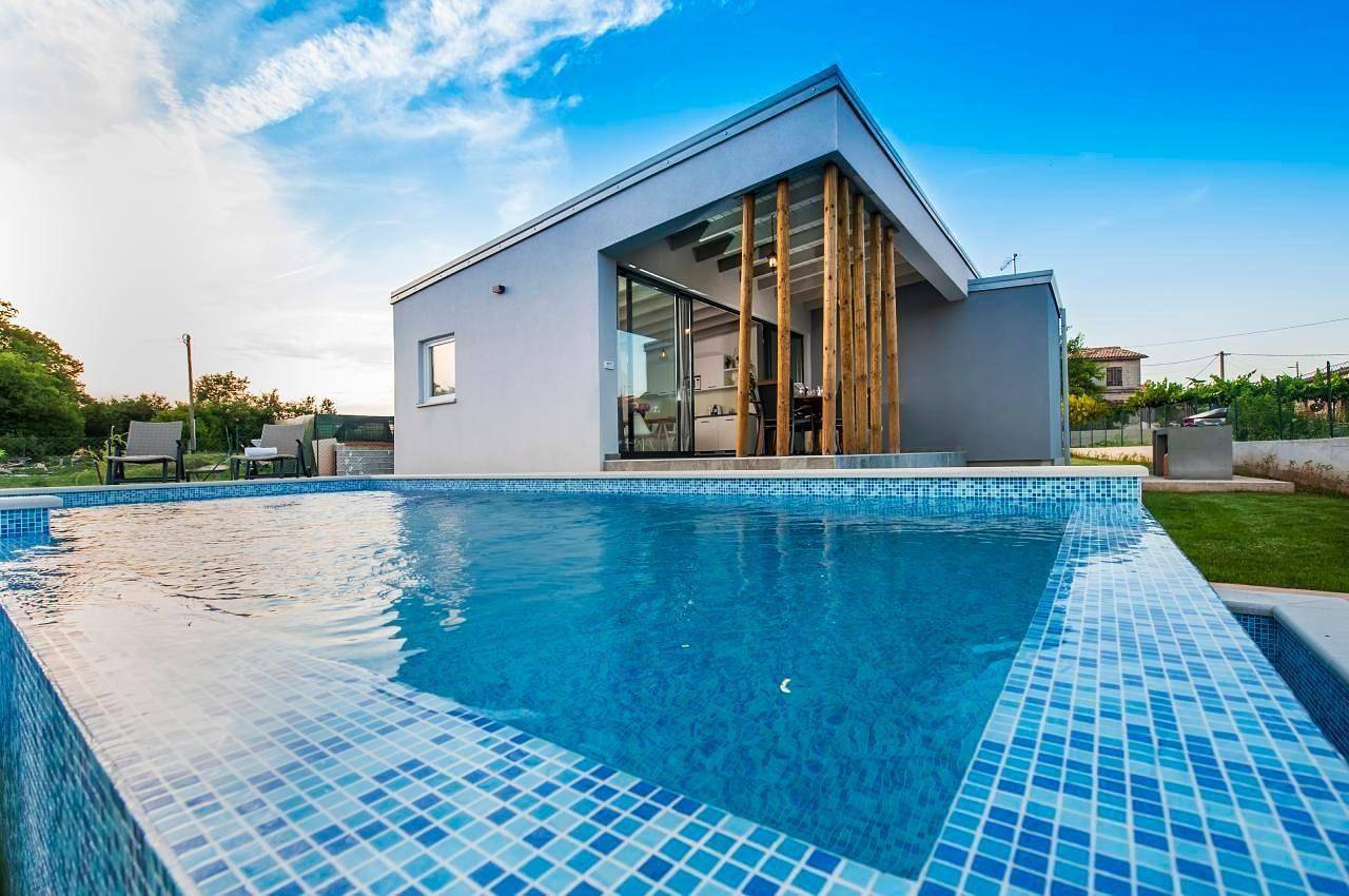 Ferienhaus in Šegotići mit Großem Garten in Peruski, Südküste Istrien