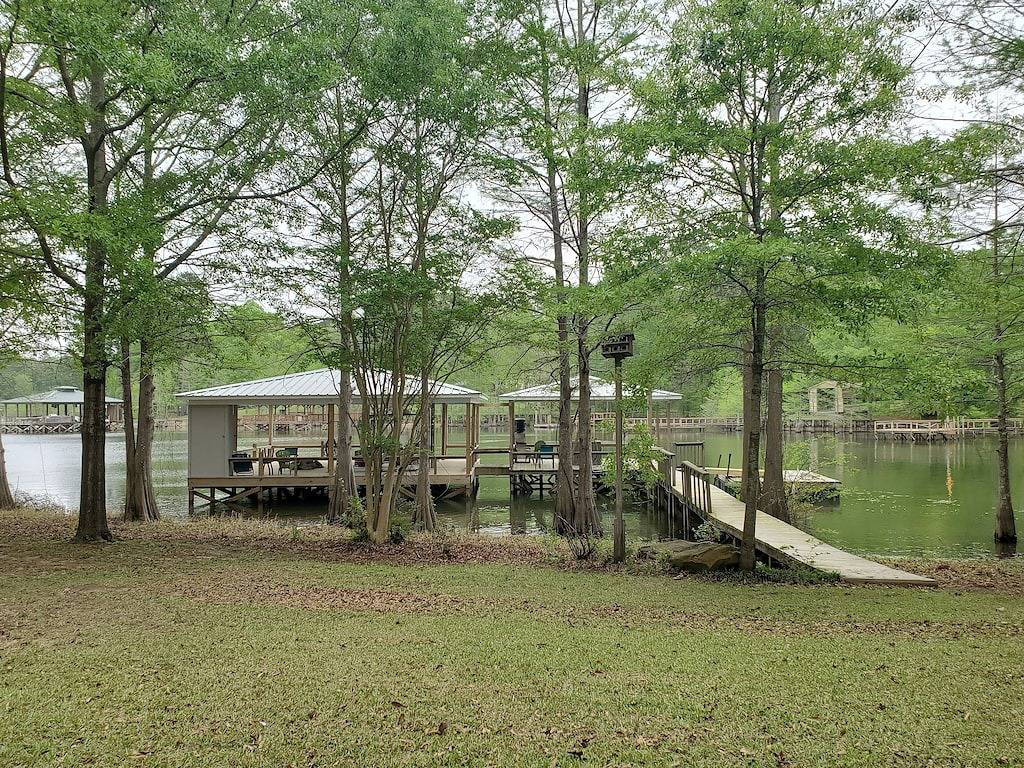 Family Lake Getaway/Fisherman's Paradise with private boat ramp in Toledo Bend Reservoir