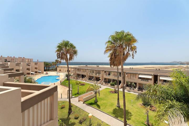 Ganze Wohnung, Ferienhaus 'Duplex Tejita Beach' mit Gemeinschaftspool, Balkon und WLAN in La Tejita, Granadilla de Abona