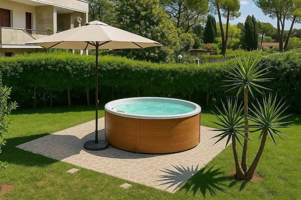 10 minutes from the sea. Villa with swimming pool, hot tub and relaxation room. in Mosciano Sant'Angelo, Teramo Province