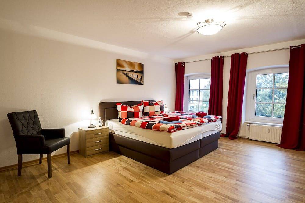 Gutshof am See mit eigenem Steak-Haus! in Klein Upahl, Naturpark Nossentiner/Schwinzer Heide