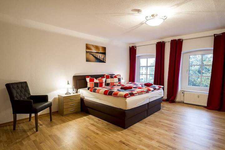 Schloss für 6 Personen, mit Garten in Mecklenburgische Seenplatte - 3