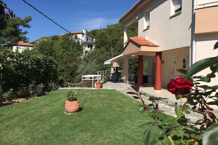 Villa für 7 Personen, mit Balkon und Garten - 1