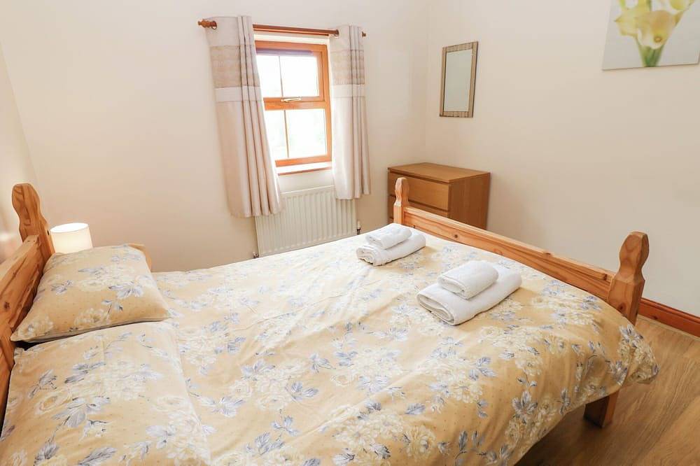 The Hayloft, pet friendly, with hot tub in Alston in North Pennines AONB