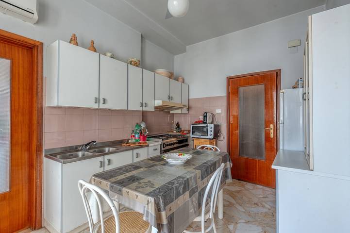 Entire apartment, Apartment 'Casa Signorile' with Balcony and Air Conditioning in Lecce, Lecce Province