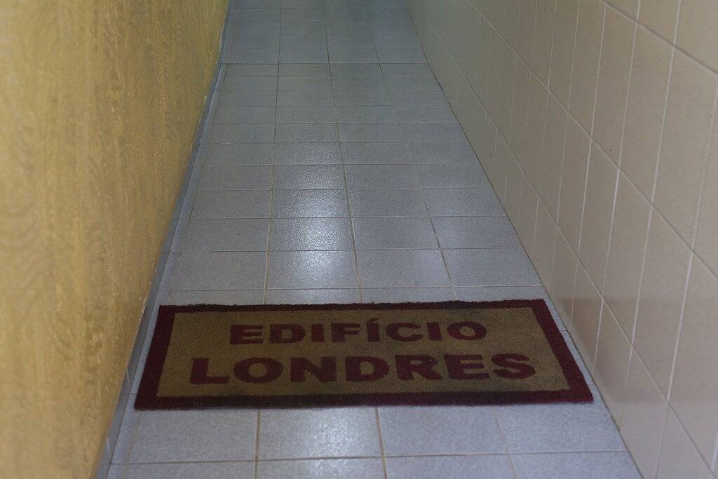 Ganze Wohnung, Apt mit luftgekühlten 2 Schlafzimmer, möbliert, Garajem, 200 m vom Strand entfernt, 8 Personen in Guarapari, Região Metropolitana da Grande Vitória