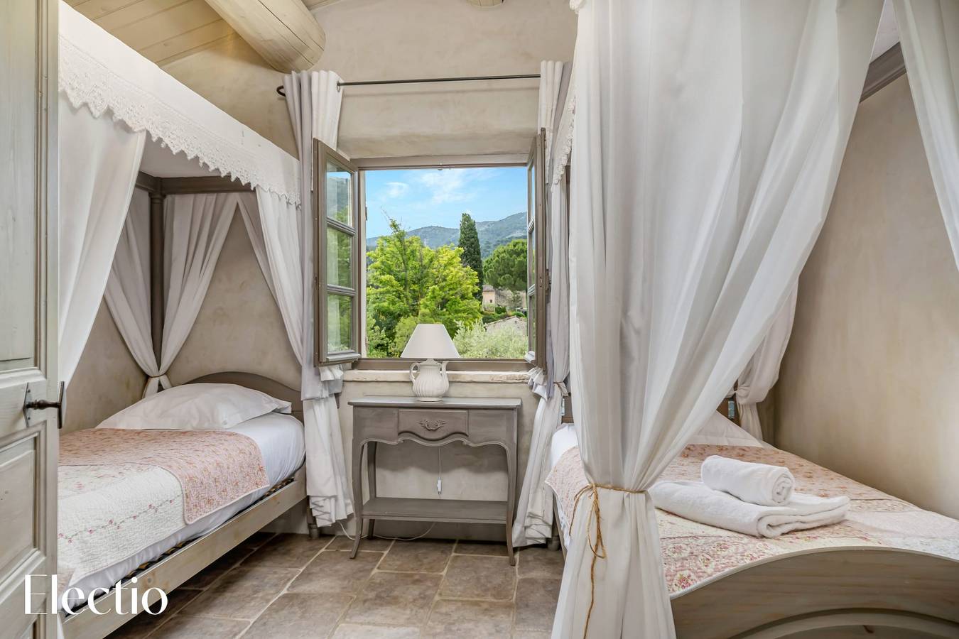 Appartement de vacances entier, Loggia 7 Cyprès | Résidence Les Petitons in Oppède, Parc naturel régional du Luberon