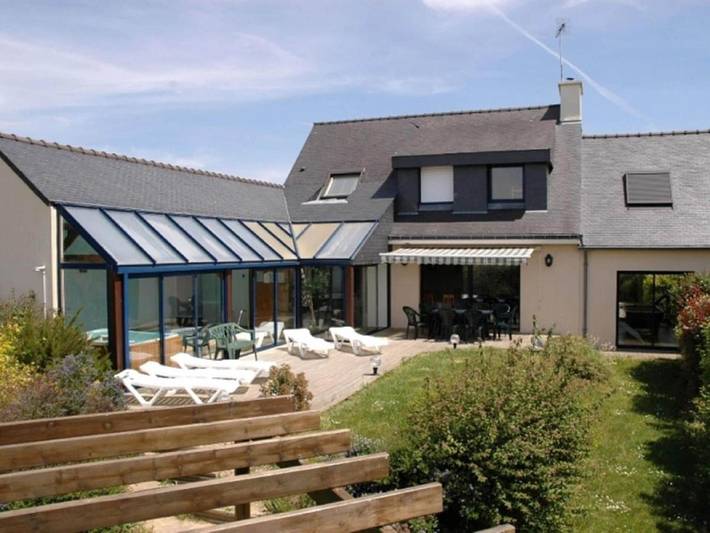 Location de vacances pour 10 personnes, avec Jacuzzi et Terrasse ainsi que Jardin et Sauna dans Plage Trenez