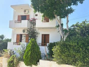 Gîte pour 2 personnes, avec balcon ainsi que vue et jardin dans Lendas