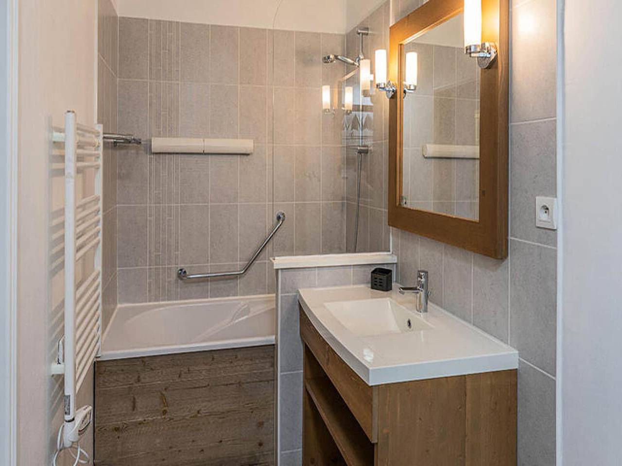 Apartamento entero, 3 Habitaciones para 4 Personas in La Tania, La Perrière