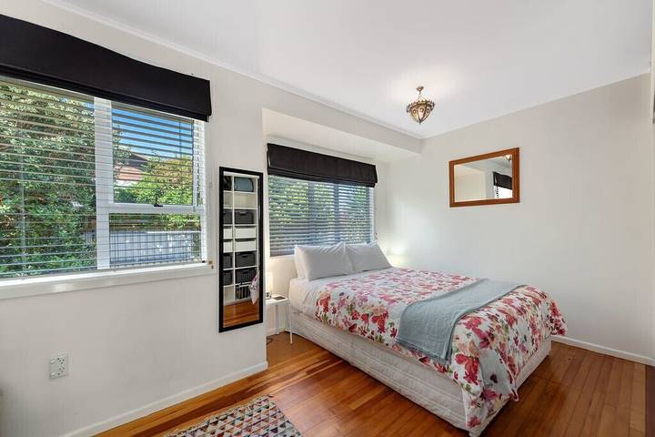 Cottage for 6 people, with garden, with pets in Mount Maunganui