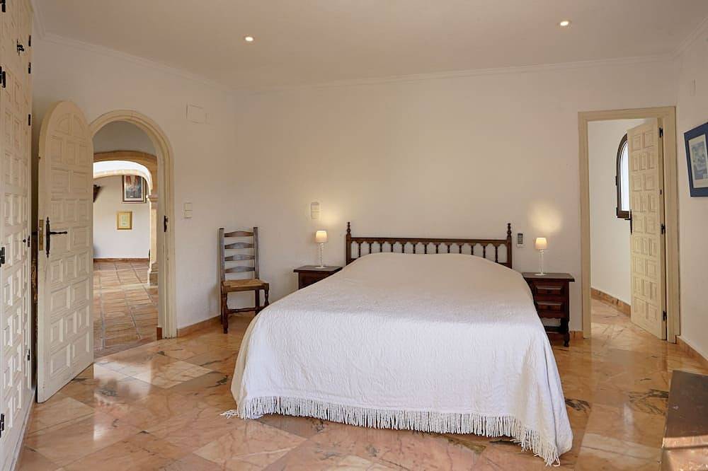 The Round House, extravagant, familienfreundlich und traumhaft schön gelegen.... in Benidoleig, Costa Blanca