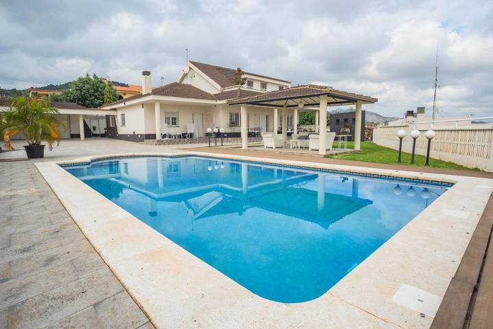 Chalet para 15 personas, con piscina además de vistas y jardín - 1