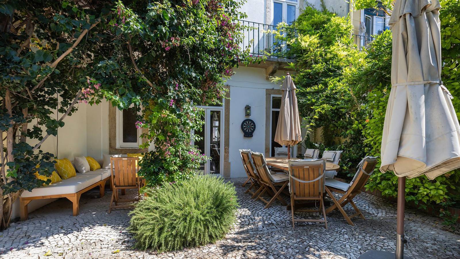 Garden Mansion in Historic Center by Lovelystay in Graça, São Vicente (Lisboa)