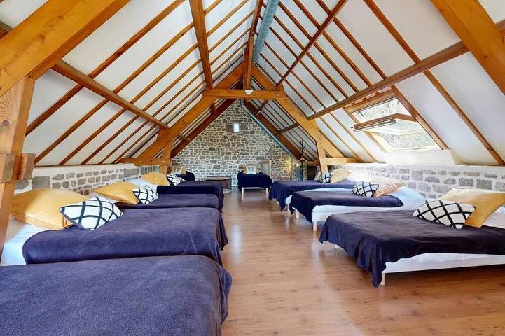 Location de vacances pour 35 personnes, avec balcon ainsi que jardin et sauna à Le Gast - 4