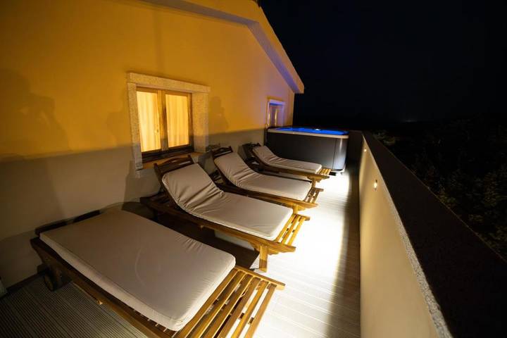 Location de vacances pour 2 personnes, avec terrasse et jardin ainsi que jacuzzi et piscine à Arzachena - 3