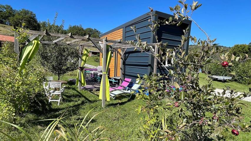 Location de vacances pour 3 personnes, avec jardin ainsi que vue et piscine à Dun (toponyme)
