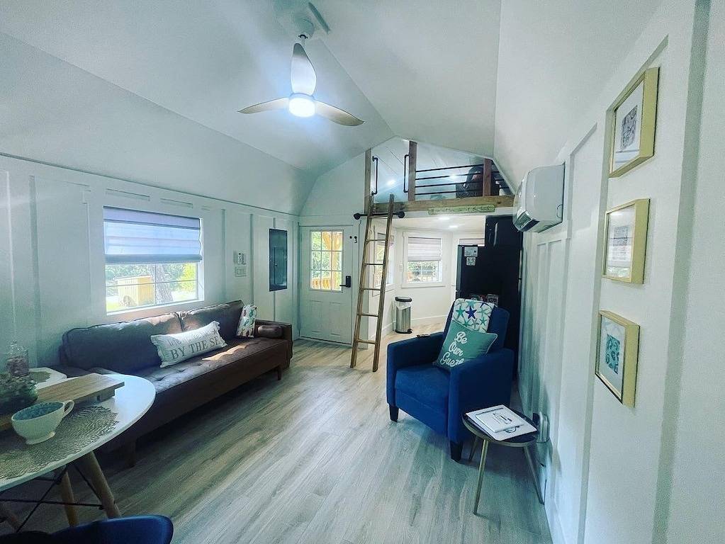 Secluded Tiny Home Only Minutes To ☀️ 🏝 Topsail Island, Nc 🏝☀️ in Pender County