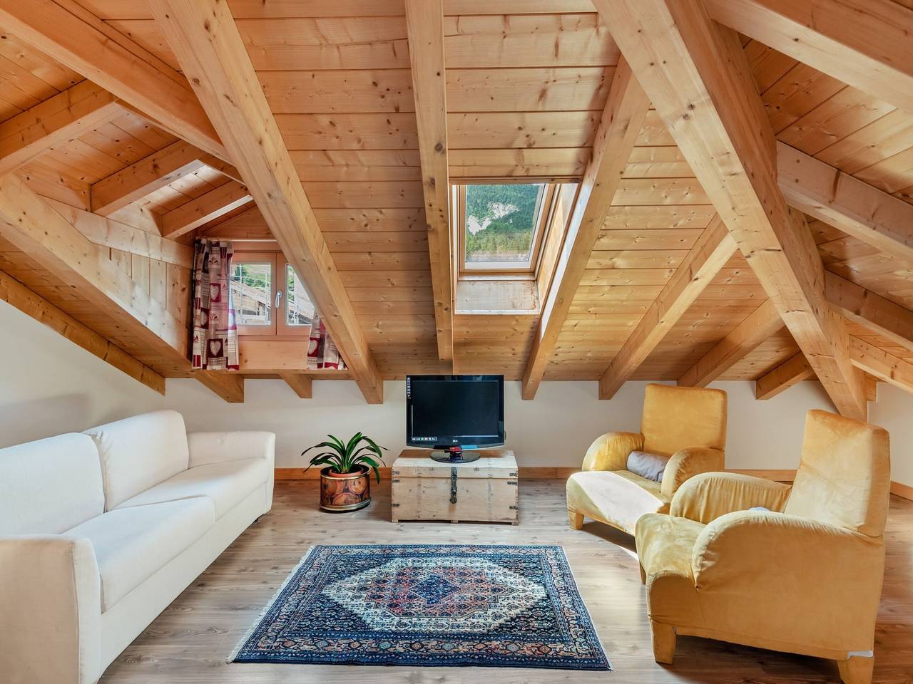 Entire apartment, Belvilla by Oyo Charming Apartment in Brez with Tv in Brez, Novella (Trentino)