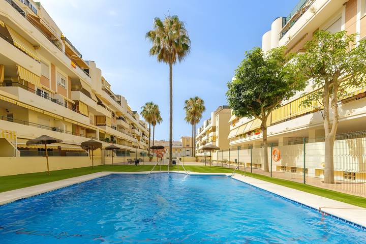 Apartamento entero, Apartamento espacioso a 20 min de Málaga con Wi-Fi, piscinas y cerca de la playa in La Cala del Moral, Rincón de la Victoria