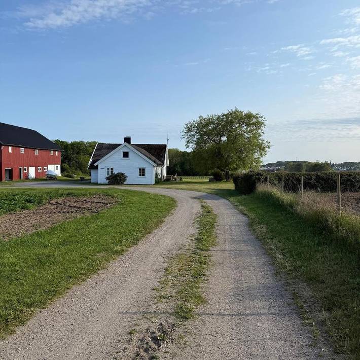 Ferienhaus für 8 Personen, mit Balkon und Terrasse sowie Garten und Ausblick in Larvik