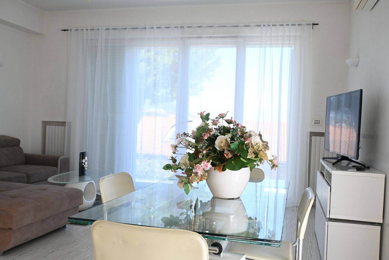 Appartamento intero, Villa Lyla - Marcelli, elegante villa con giardino vista mare in Marcelli, Riviera del Conero