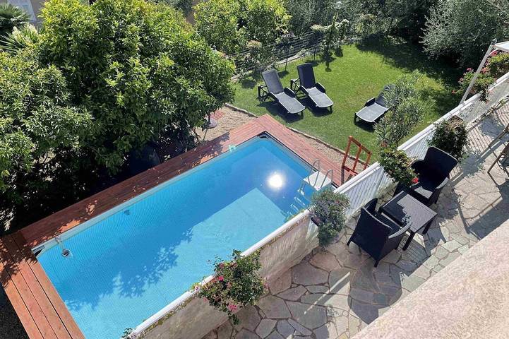 Ferienhaus für 10 Personen, mit Balkon und Garten sowie Pool in Dolcedo
