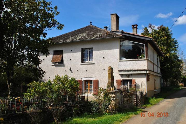 Gîte pour 5 personnes, avec jardin ainsi que terrasse et piscine à Reyrevignes