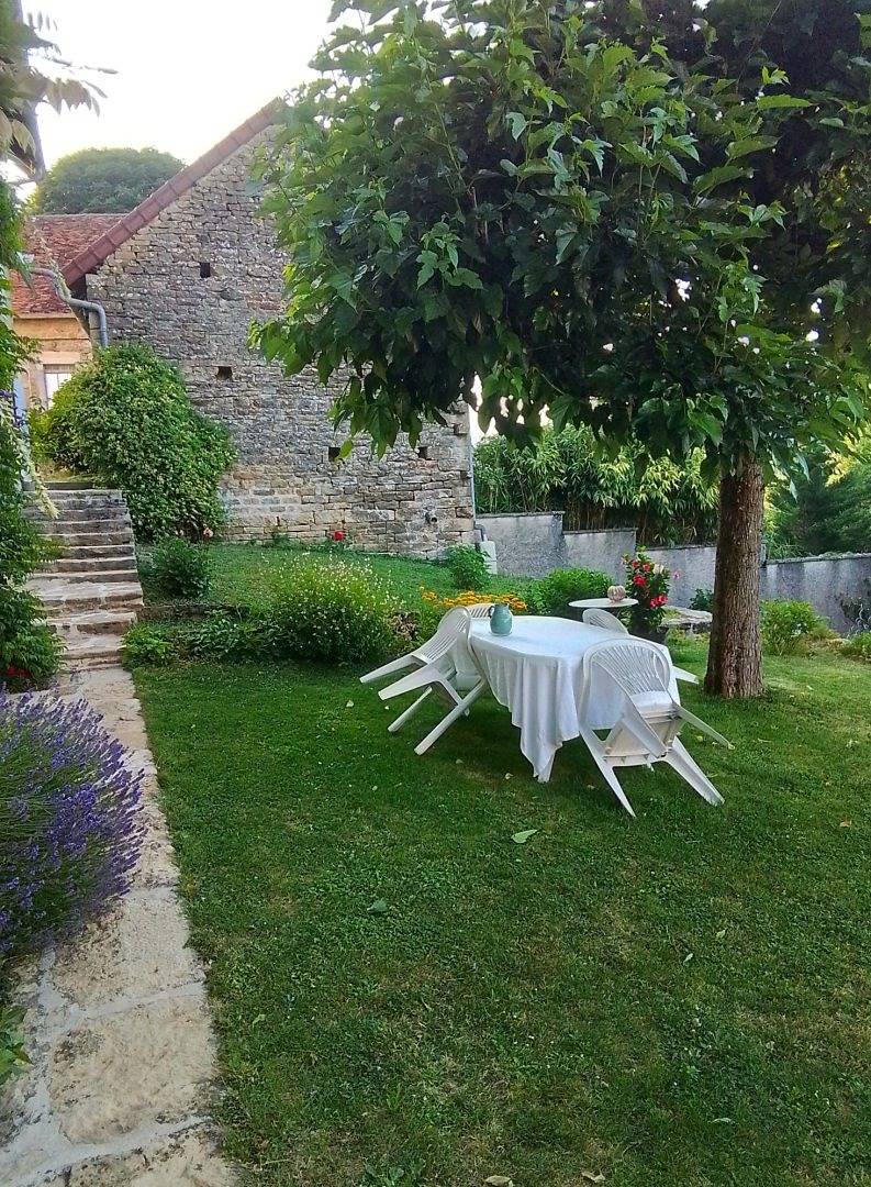 Chambre d'hôtes Le Jardin de Julia - Chambre in Saint-Lothain, Jura