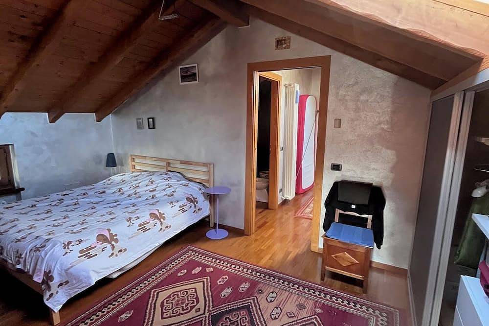 Rustic Wooden Loft · Once Part of a Castle Estate · Lago Maggiore (Arona) in Oleggio Castello, Lago Maggiore (Piemont)