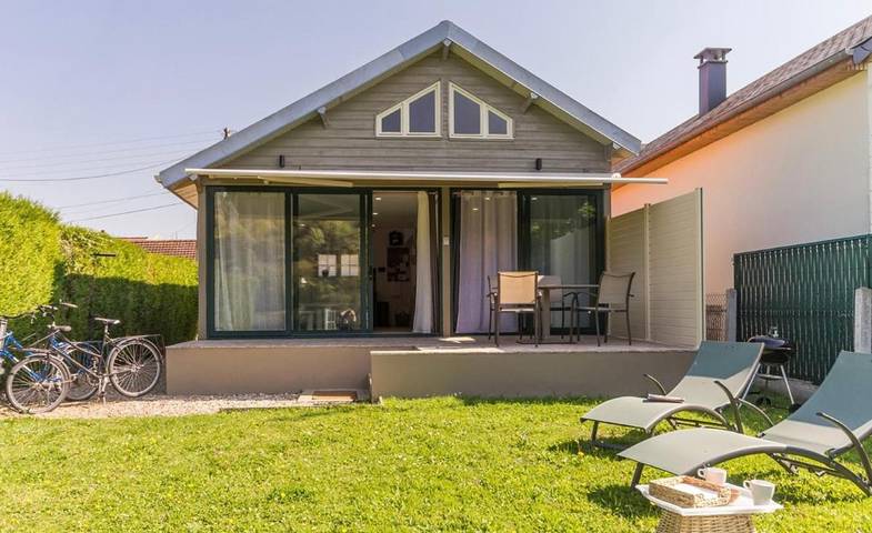 Chalet pour 4 personnes, avec Terrasse et Jardin ainsi que Sauna et Vue sur le lac