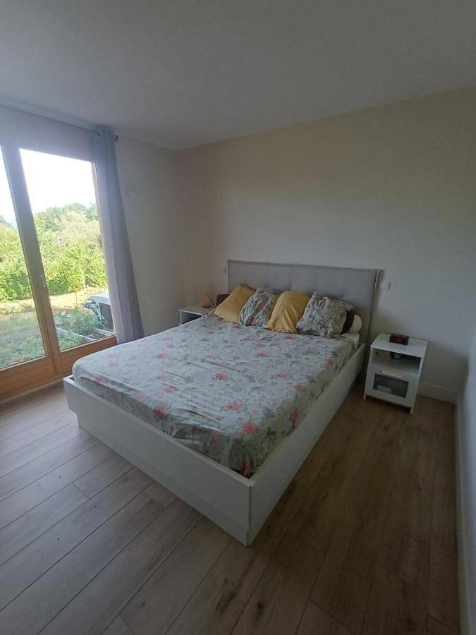 Gîte pour 2 personnes, avec Terrasse et Jardin ainsi que Piscine et Vue à Chainaz-les-Frasses