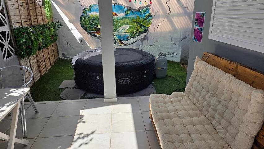 Location de vacances pour 2 personnes, avec jardin ainsi que jacuzzi et terrasse dans Guyane française - 2