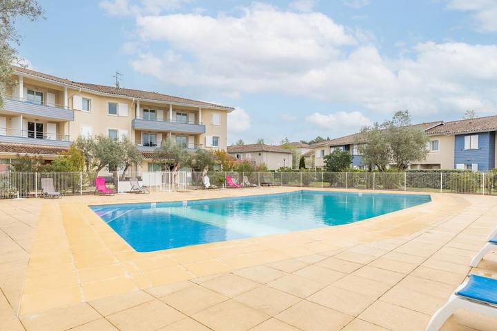 Aparthotel para 4 personas, con piscina y jardín - 1