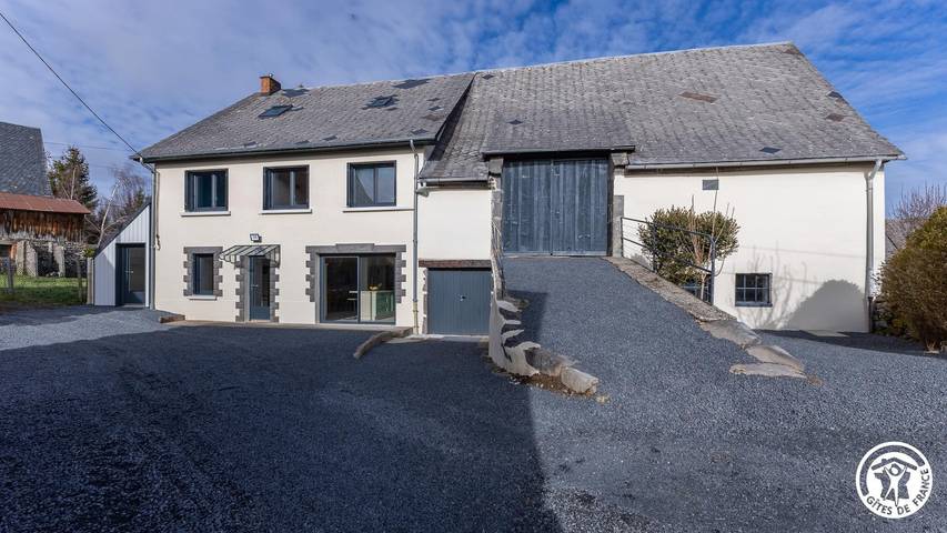 Gîte pour 12 personnes, avec Terrasse ainsi que Jardin et Vue