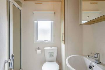 Static Caravan for 4 People in Clacton-on-Sea, Essex, Photo 3