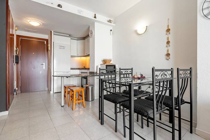 Apartamento entero, Apartamento 'Residencial Los Pelicanos' con piscina compartida, Wi-Fi y aire acondicionado in Miami Playa, Costa Dorada