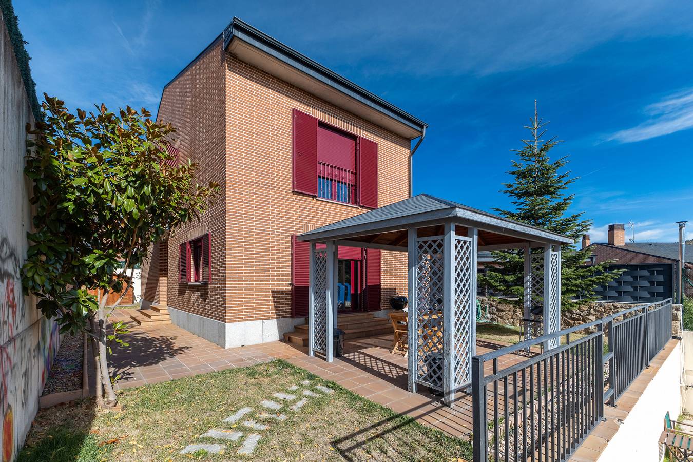 Holiday Home 'Nootka' with Mountain View, Private Garden and Wi-Fi in El Espinar, Segovia Province