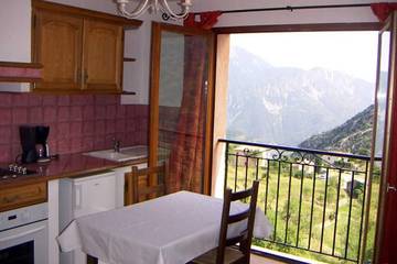 Gîte pour 4 personnes, avec piscine à Utelle