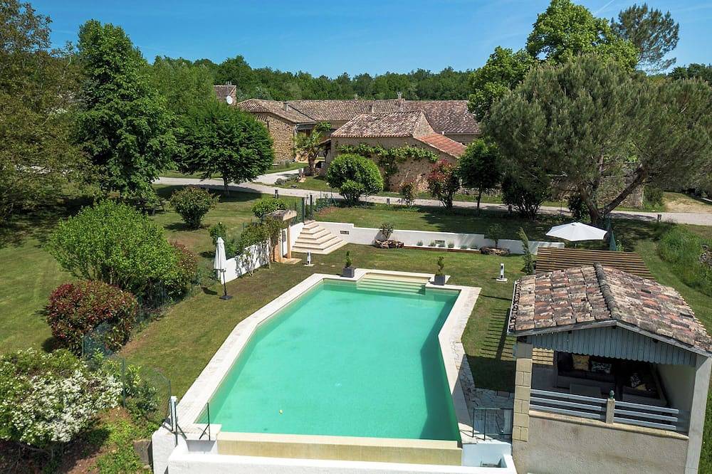 Palmier Gîte – Peaceful Retreat with shared Pool near Biron in Biron, Périgord Pourpre