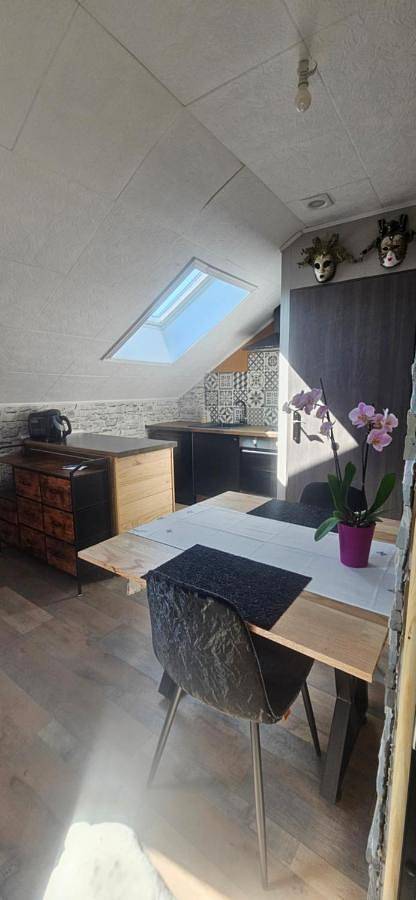 Hôtel pour 2 personnes, avec terrasse ainsi que sauna et jacuzzi dans Chamesol