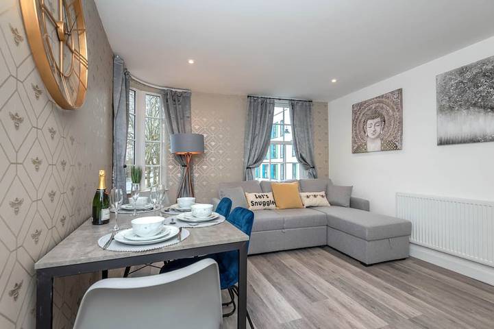 Apartment for 6 people in Cheltenham