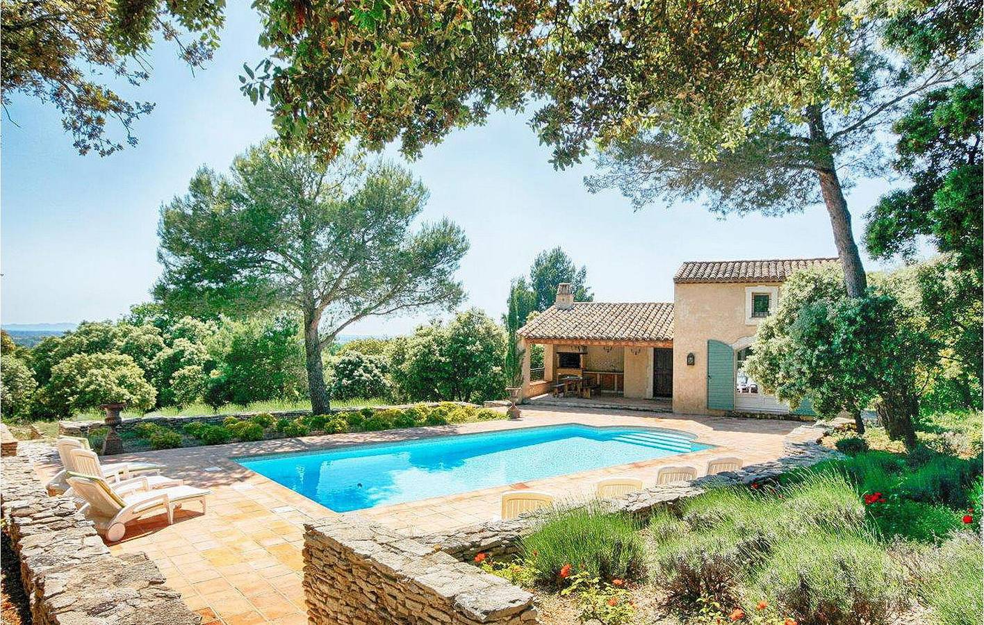 Geräumiges 220qm Apt mit Pool, Parkplatz & WiFi in L'Isle-sur-la-Sorgue, Vaucluse
