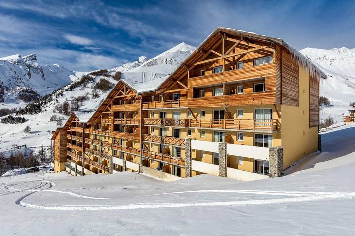 Chalet pour 6 personnes, avec sauna et balcon dans La Foux d'Allos