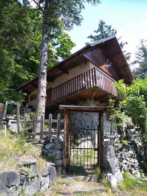 Chalet pour 10 personnes, avec terrasse ainsi que vue et jardin