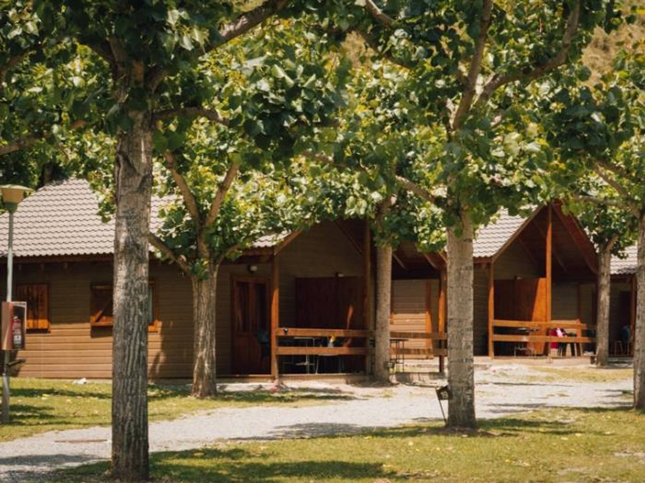Charming wooden bungalows in the Pyrenees, pets allowed in Soriguera, Catalan Pyrenees
